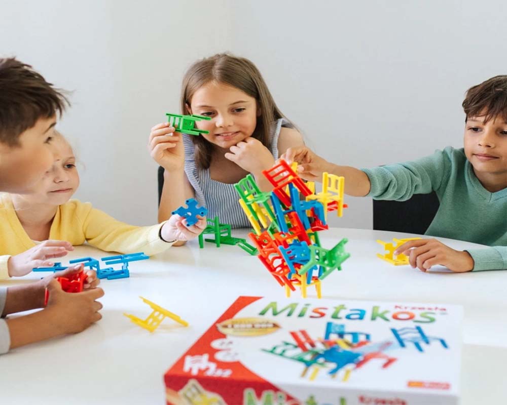 Mistakos Sillas - Juego de Mesa Trefl