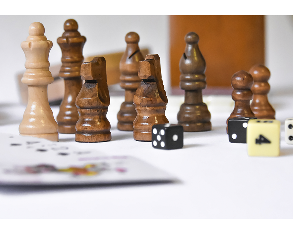 7 Juegos en 1 (Ajedrez, Damas, Backgammon, Cribb, Baraja, Dominó y Dados)